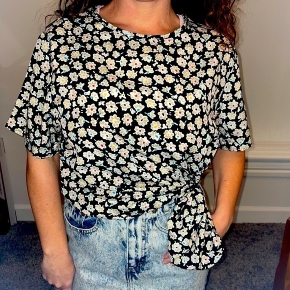Vintage Bentley Black Floral Short Sleeve Blouse Round Neckline Size Large